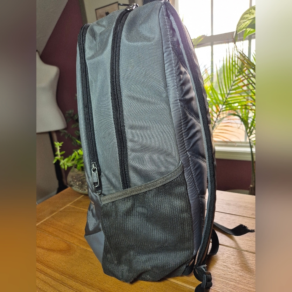 Under‎ Armour Backpack - Picture 4 of 8